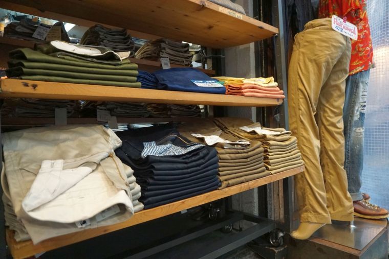 ヒノヤの人気チノパン ジッパーフライに改良し売れる | 繊研新聞