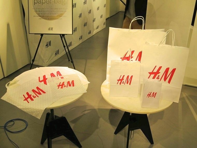 H＆M 来月からショッピングバッグを紙製化、有料化 | 繊研新聞