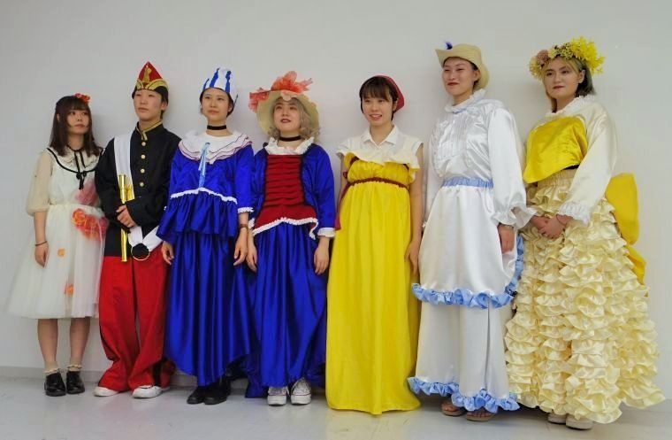 『舞台美術とコスチューム - ５人の美術家による』 京都造形芸術大 美術館と協業で名画題材に衣装を制作 | 繊研新聞