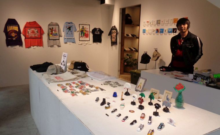 フリークスストア 渋谷店でお笑い芸人の「手刺繍展」 | 繊研新聞