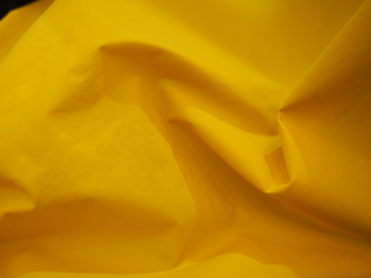 素材3分レッスン20年春夏》ナイロンタフタ 光沢のある薄い平織り