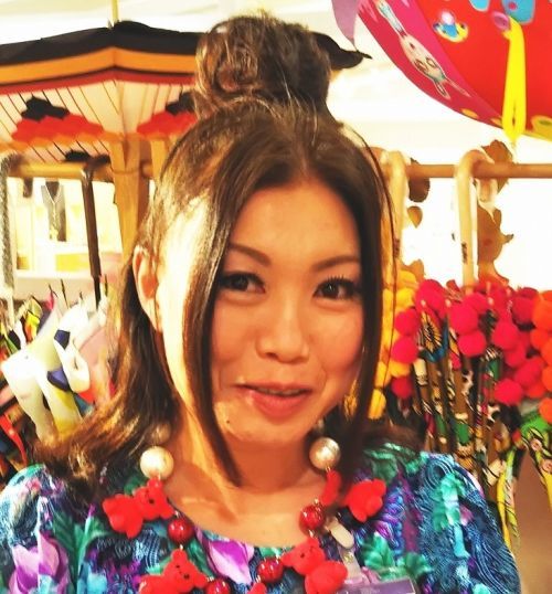 健康・子育てに悩む女性たちが作る「ナッツ」 1本の日傘を通じて笑顔を