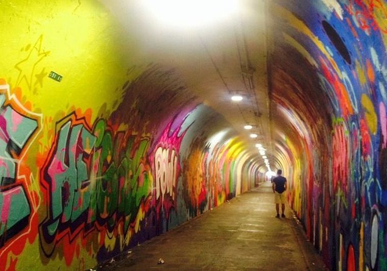 アートをトンネルの壁画に Nyらしい美化活動 杉本佳子 繊研新聞