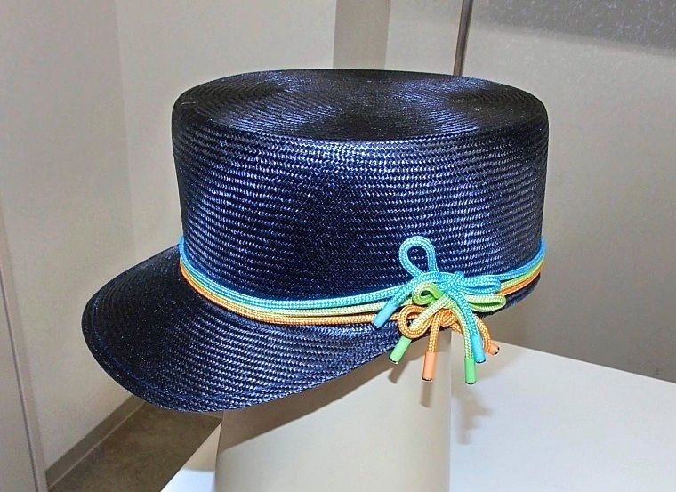 マキシン アスタナ万博の日本館制帽を制作 | 繊研新聞