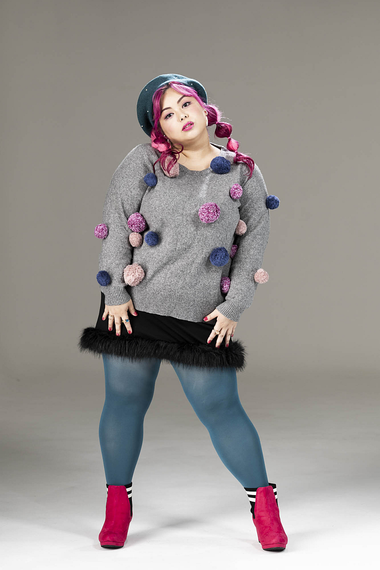 福助「満足」が桃果愛さんとプロジェクト「モモスケ」 プラスサイズの