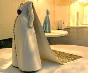 過去を振返らぬラガーフェルドが故郷で展覧会？（吉田恵子） | 繊研新聞