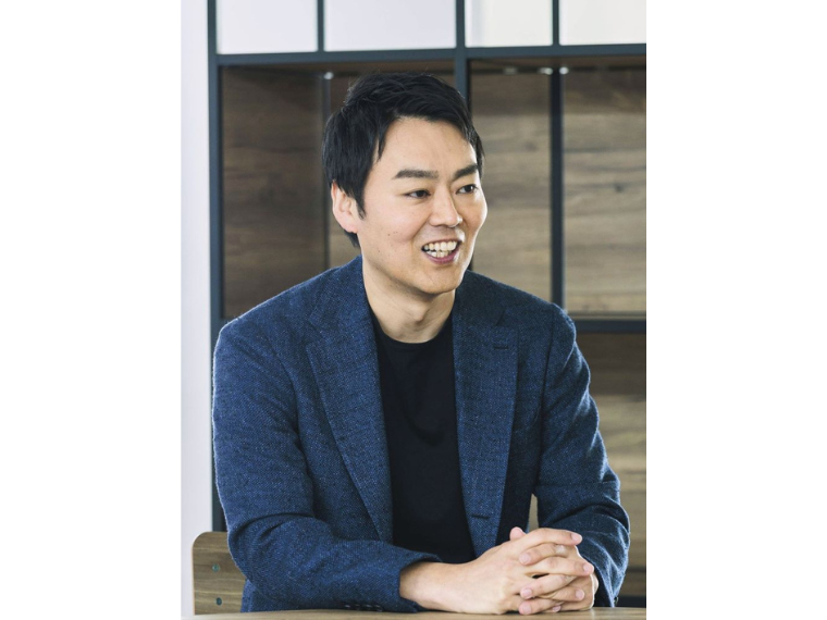 トップインタビュー2024》クロスプラス社長 山本大寛氏 商品好き社員の