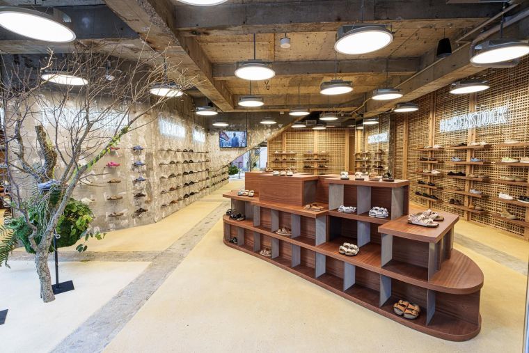 ビルケンシュトック、新宿3丁目にコンセプトストアをオープン | 繊研新聞