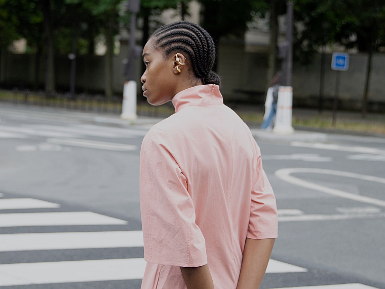 村田染工がレディスブランド「オーメ」を立ち上げ 天然藍の美しさを