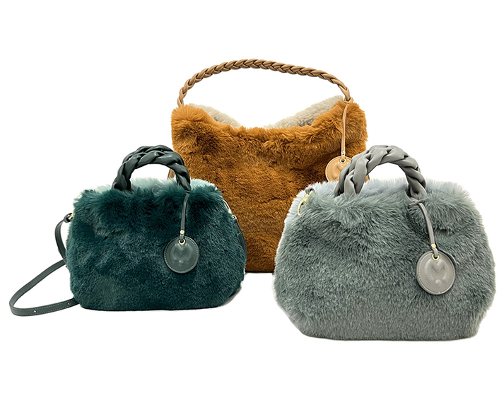 国内レディスバッグ25年秋冬 もこもこファーで季節感 トレンドは