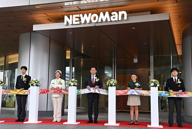 ニュウマン高輪 オープン前から長蛇の列 | 繊研新聞