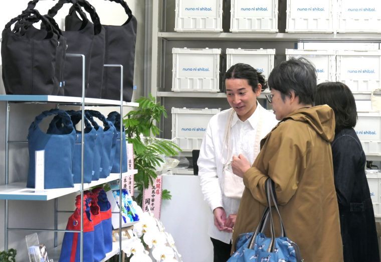 三つ編みバッグの「ヌノニシタイ」 滋賀県高島市に工房兼店舗 開店前に