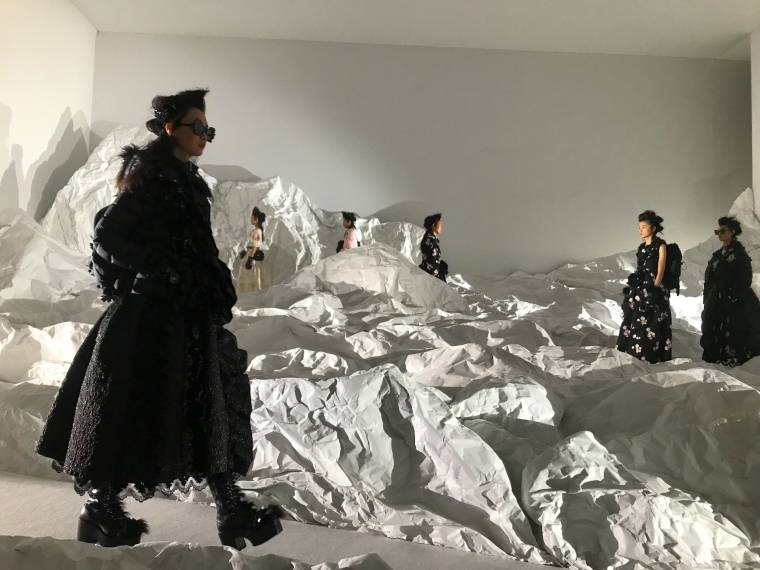 モンクレール 新コンセプトで8コレクションを披露 | 繊研新聞