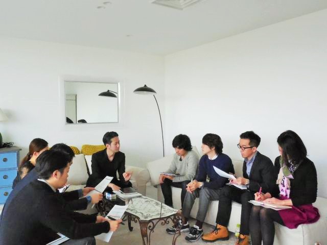 打ち合わせ風景。真剣に楽しんでいる様が伝わってくる