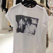 写真集の中の写真をプリントしたTシャツ