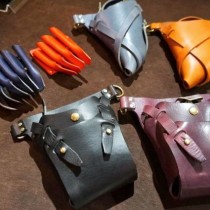 美容師のためのシザーケースを作った「レザーラボ」