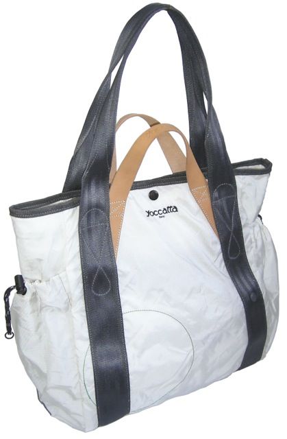 トートバッグ小は1万4000円