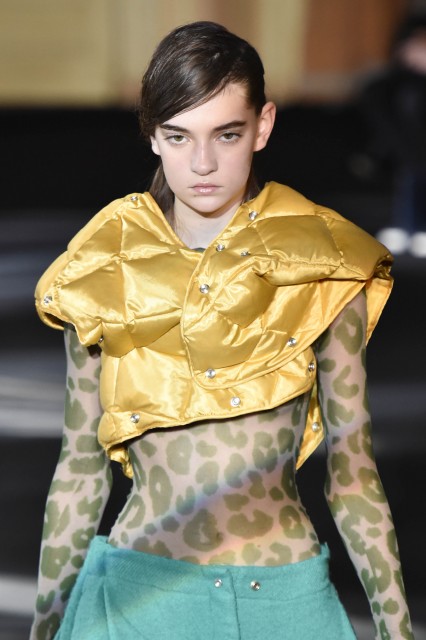 02Acne-Studios_aw16_0102-426x640