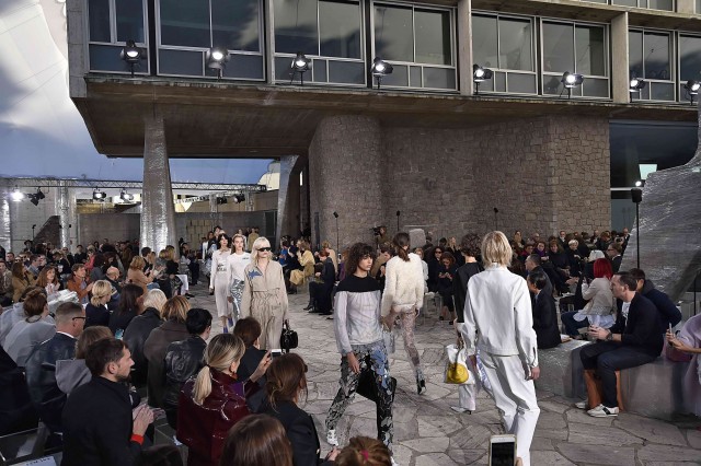 Loewe Paris RTW Spring Summer 2016 September-October 2015